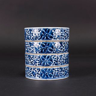 A BLUE AND WHITE THREE-TIERED BOX AND COVER 