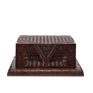 A CARVED HUANGHUALI WOOD STAND (Y) 