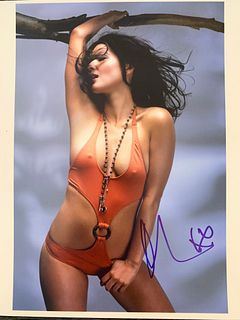Olivia Munn (Beckett) signed photo