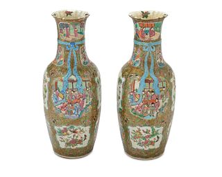 A pair of Chinese Rose Medallion vases