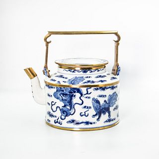 A Blue And White Teapot | กากระเบื้องเคลือบน้ำเงินขาว