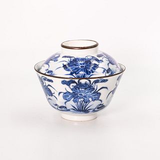 A Large Blue And White Porcelain Teacup | ถ้วยชงกระเบื้องเคลือบน้ำเงินขาวขนาดใหญ่