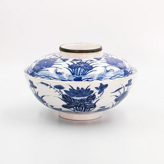 A Blue And White Porcelain Covered Bowl | ชามฝากระเบื้องเคลือบน้ำเงินขาว