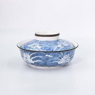 A Blue And White Porcelain Covered Bowl | ชามฝากระเบื้องเคลือบน้ำเงินขาว
