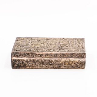 A Carved And Repousse' Rectangular Silver Box | กล่องเงินลายเซียนในสวนสลักดุนขอบลายดอกไม้