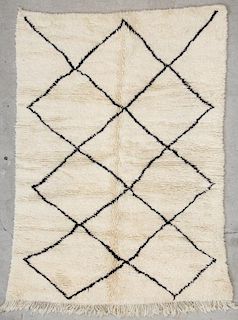 Vintage Beni Ourain Rug: 4'8" x 6'6" (142 x 198 cm)