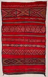 Vintage Moroccan Kilim: 4'8" x 7'7" (141 x 230 cm)
