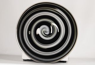 Planas Viau - A contemporary glass circular dish
