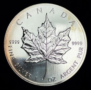 2004 Canda $5 Maple Leaf 1 ozt .9999 Silver