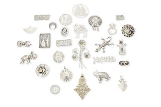 A mixed group of silver jewelry