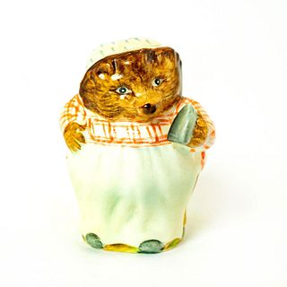 Mrs. Tiggy Winkle - Gold Oval - Beatrix Potter Figurine