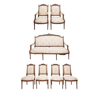 SALA. SXX. Estructura de madera. Con tapicería de tela floral en tono crema. Respaldos cerrados, asientos acojinados y soportes lisos