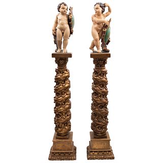 PAR DE AMORCILLOS SIGLO XIX Talla en madera policromada Incluyen columnas salomónicas Detalles de conservación. 141 cm Dim. Max.