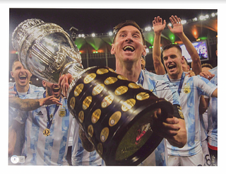 Lionel Messi Signed Photograph 12 x 16 (Beckett)