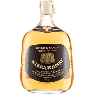 Nikka Whisky. Gold & Gold. Blended. Japón. Con armadura.