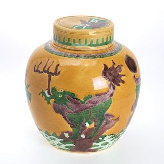 Chinese sancai glazed porcelain jar and cover