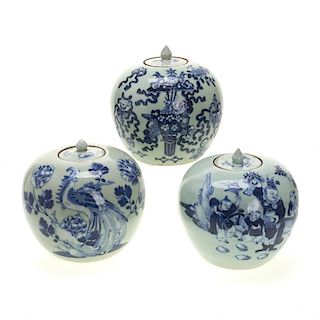 (3) Chinese blue and white globular covered jars