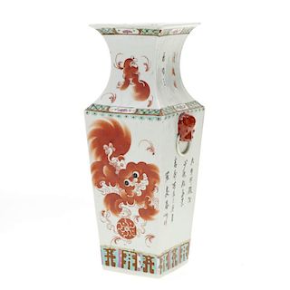 Chinese enamel porcelain squared vase
