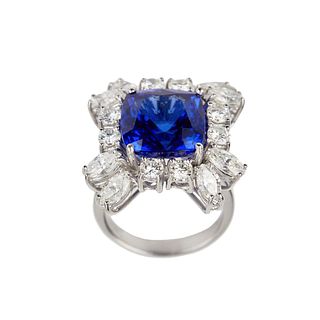Gold ring with tanzanite and diamonds.