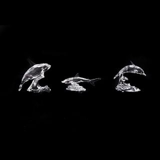 LOTE DE FIGURAS DECORATIVAS. AUSTRIA, SXX. De la firma SWAROVSKI. Elaboradas en cristal transparente. Consta de: delfín, orca y tiburón