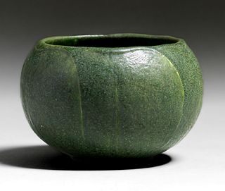 Grueby Pottery Matte Green Bowl Overlapping Leaves c1905