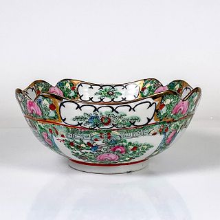 Antique Chinese Famille Rose Medallion Bowl