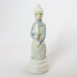 King Richard Chessmen Pawn - Lladro Porcelain Figurine