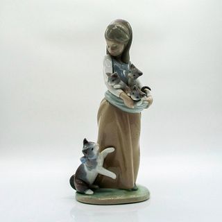 Lladro Figurine, Girl With Cats 1001039