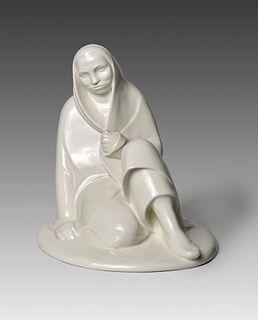 Ernst Barlach Sitzendes Mädchen. Entwirf 1908, Erstausformung 1909, Ausführung 1995. Porzellanplastik, weiß glasiert. 20 x 22 x 24 cm (mit Plinthe). S