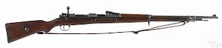 C.G. Haenel GEW 98 bolt action German military rifle, 8 mm, with a walnut stock