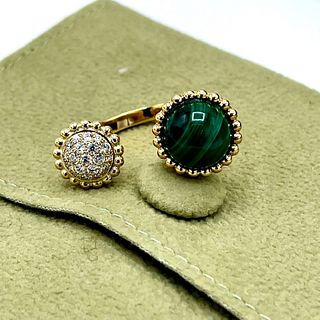 Van Cleef and Arpels 18K Yellow Gold Perlee Couleurs Malachite between the finger Ring
