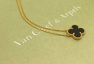 Van Cleef & Arpels 18k Yellow Gold Onyx Vintage 10MM Alhambra Pendant