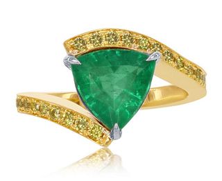18K GOLD EMERALD AND DIAMOND RING