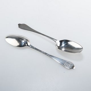 A PAIR OF QUEEN ANNE SILVER 'DOG-NOSE' TABLESPOONS