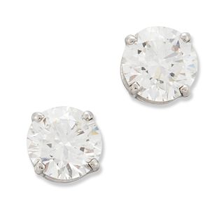 A PAIR OF 18 CARAT WHITE GOLD SOLITAIRE SYNTHETIC LAB-GROWN DIAMOND EARRINGS