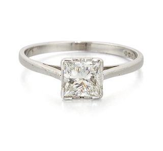 AN 18 CARAT WHITE GOLD SOLITAIRE PRINCESS-CUT DIAMOND RING