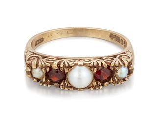 A 9 CARAT GOLD SPLIT PEARL AND GARNET RING