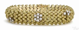 18K yellow gold and diamond bracelet with twenty-three round cut diamonds, approximately 2.35ct