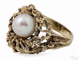 14K yellow gold and pearl ring with a 9.5mm pearl, ring size - 7.5, 7 dwt.