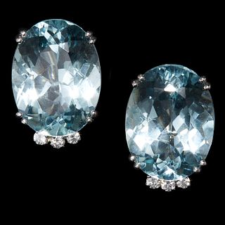 PAIR OF LARGE AQUAMARINE AND DIAMOND EARRINGS, in 18 ct. gold. Each set with a large aquamarine, totalling approx. 26 ct. Flanked with diamonds. L. 2 