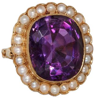 LARGE AMETHYST AND PEARL CLUSTER RING, set with a large amethyst of approx. 11 ct. Surrounded with a row of pearls. Size K. 9.5 grams.