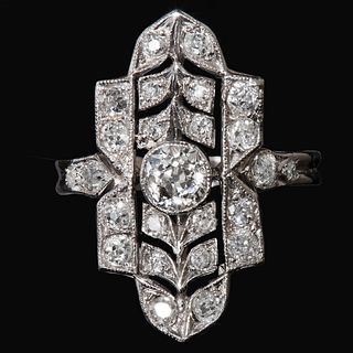 ART DECO DIAMOND RING, in 18 ct. gold. The ring of elongated openwork design, set with a larger diamond to the center. Flanked with diamonds and a dia