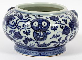 CHINESE BLUE AND WHITE FLORAL PORCELAIN BOWL