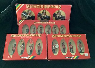 BRITAINS TOY SOLDIER FIGURINE Collection of 4