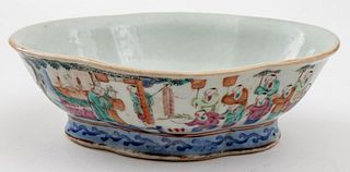 Chinese Famille Rose Porcelain Scalloped Dish