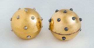 PAIR OF FRENCH 18K GOLD PILL BOXES FOR TIFFANY & CO., BY JEAN SCHLUMBERGER