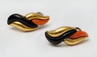 PAIR OF 18K GOLD, CORAL AND BLACK ONYX EARCLIPS