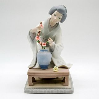 Oriental Girl 1014840 - Lladro Porcelain Figurine