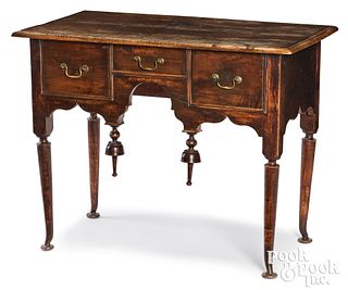 New England Queen Anne maple dressing table