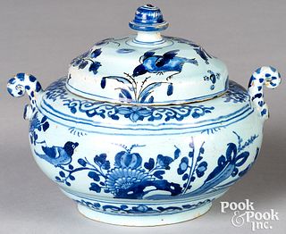 Delftware blue and white covered sugar, 18th c.
